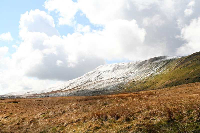 whernside-a-snow-covered-whernside-the-highest-point-in-yorkshire-covered-with-april-snow