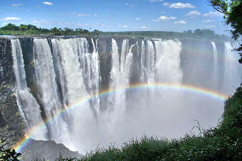 victoria-falls-victoria-falls-a-rainbow-forms-in-the-water-spray
