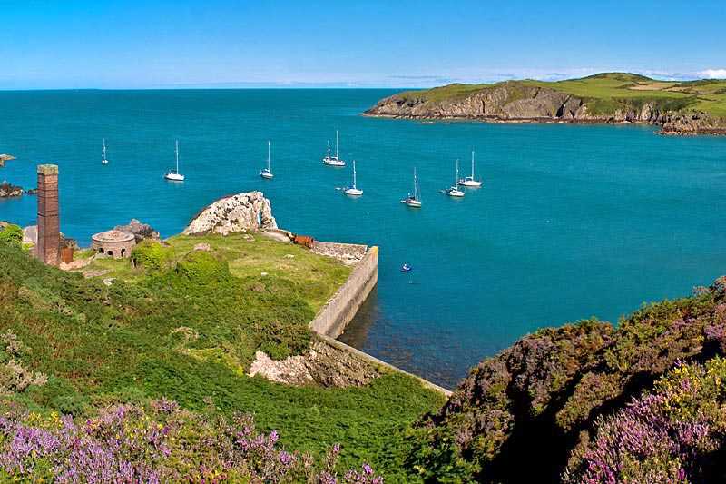 porth-wen-beach-porth-wen-bay-on-the-isle-of-anglesey-north-wales-with-the-old-brick-works-below_0