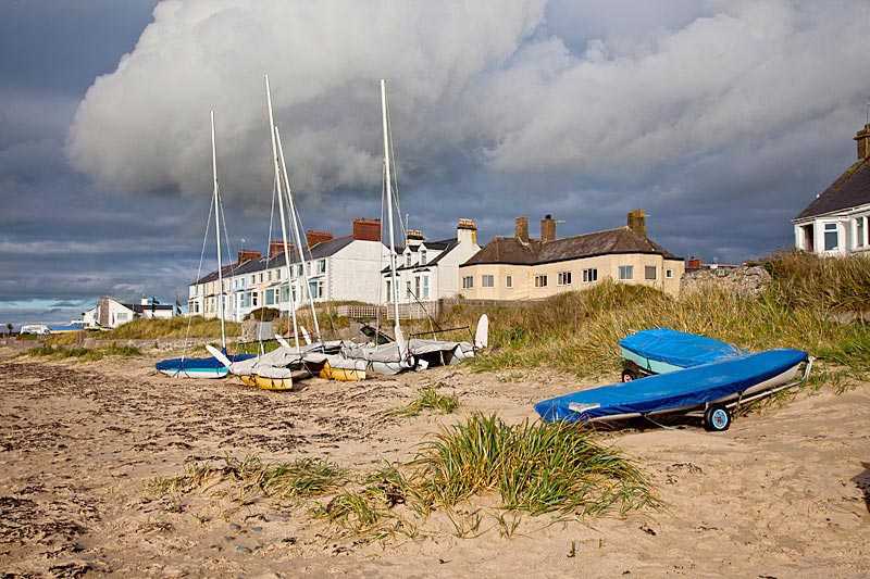 rhosneigr-beach-rhosneigr-a-village-on-the-beach-isle-of-anglesey-north-wales_0