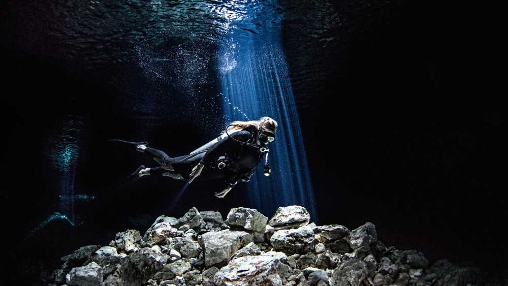 freediver-cavern-diving-tulum-quintana-roo-mexi-2025-04-04-18-40-04