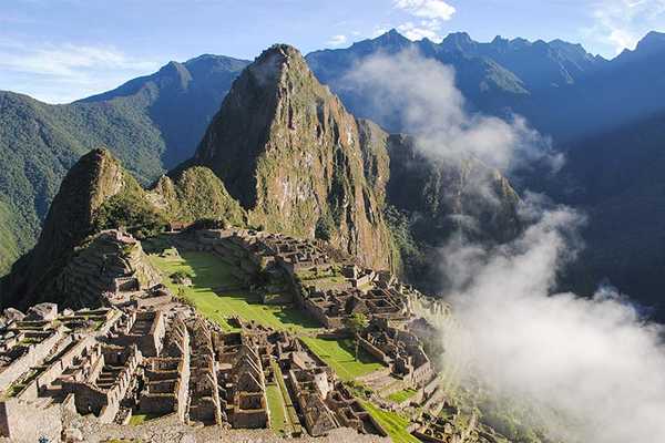 Discovering Machu Picchu in Peru with Sorina Grosu (Interview)