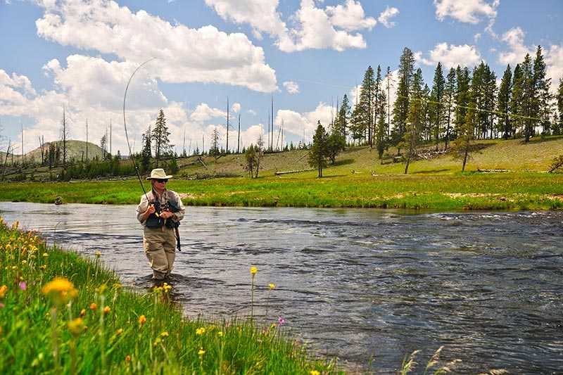 yellowstone-national-park-fly-fishing-in-firehole-river