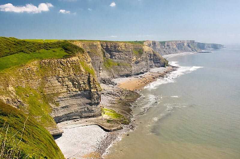 southerndown-coast-view-looking-down-at-southerndown-beach-on-the-glamorgan-coastline-south-wales