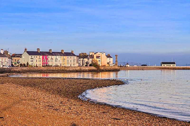 beaumaris-beach-beaumaris-a-seaside-town-on-the-isle-of-anglesey-north-wales