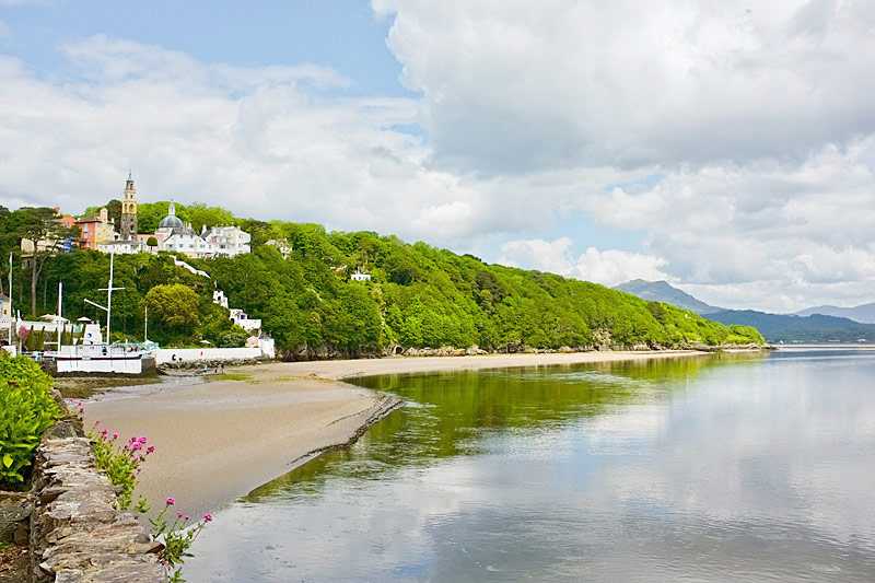 portmeirion-beach-view-of-portmeirion-village-and-beach-landscape-in-wales-in-the-united-kingdom