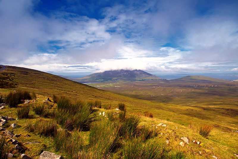 achill-island-mountains-hills-and-valleys-in-summertime