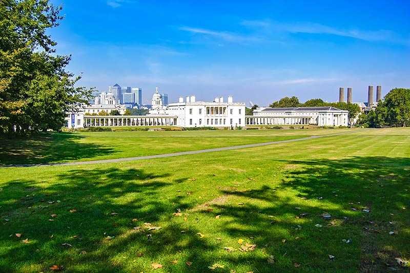 greenwich-park-greenwich-park-national-maritime-museum-canary-wharf-skyscrapers-and-london-skyline