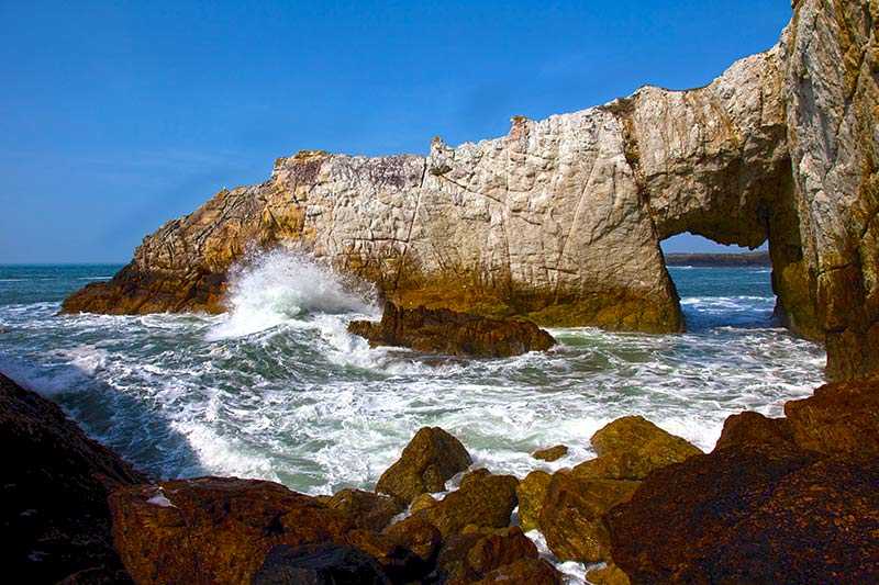 anglesey-aonb-the-white-arch-near-rhoscolyn-coastline-isle-of-anglesey-north-wales