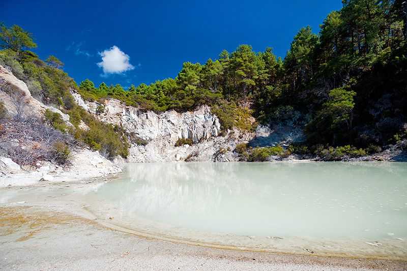 rotorua-visitors-can-enjoy-with-their-feet-the-hot-pools-near-rotorua