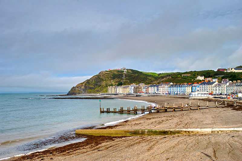 north-aberystwyth-beach-iew-of-the-north-beach-at-aberystwyth-waleson-a-summer-day
