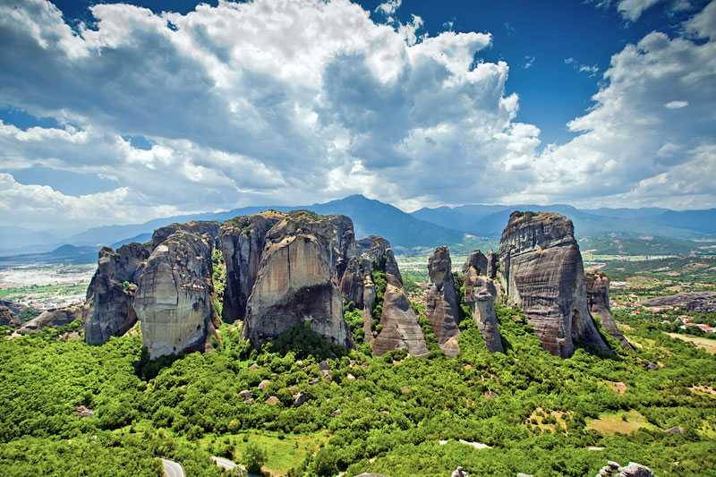 cliffs-of-meteora-the-average-height-of-the-cliffs-is-313-metres-1027-ft