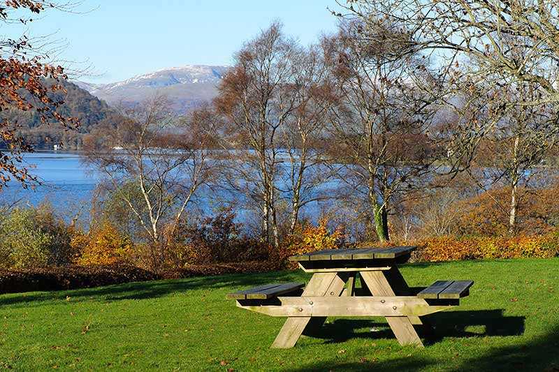 lake-windermere-a-picnic-table-by-the-lake