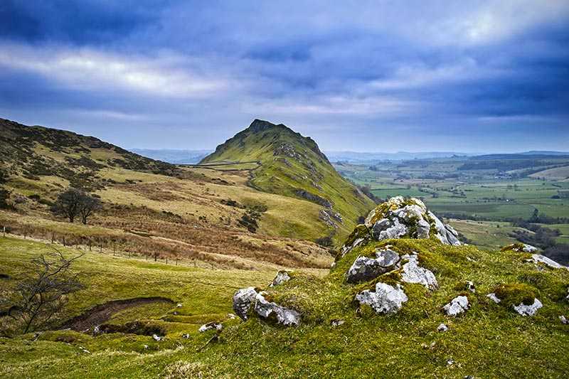 chrome-hill-stunning-landscape-of-chrome-hill-and-parkhouse-hill-dragon039s-back-in-peak-district-in_1