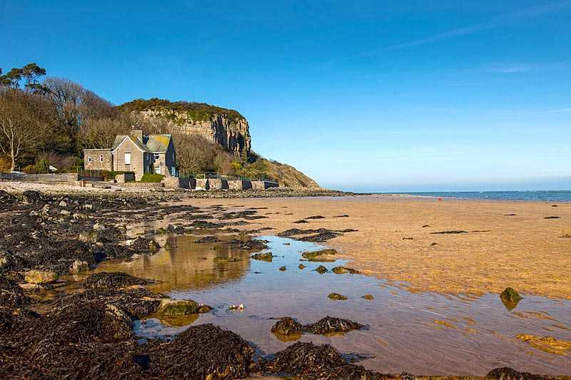 red-wharf-bay-beach-red-wharf-bay-as-small-village-on-the-coast-of-isle-of-anglesey-north-wales