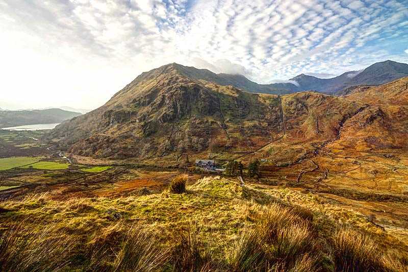 snowdon-views-to-snowdon-and-surrounding-mountains-with-lovely-clouds-north-wales