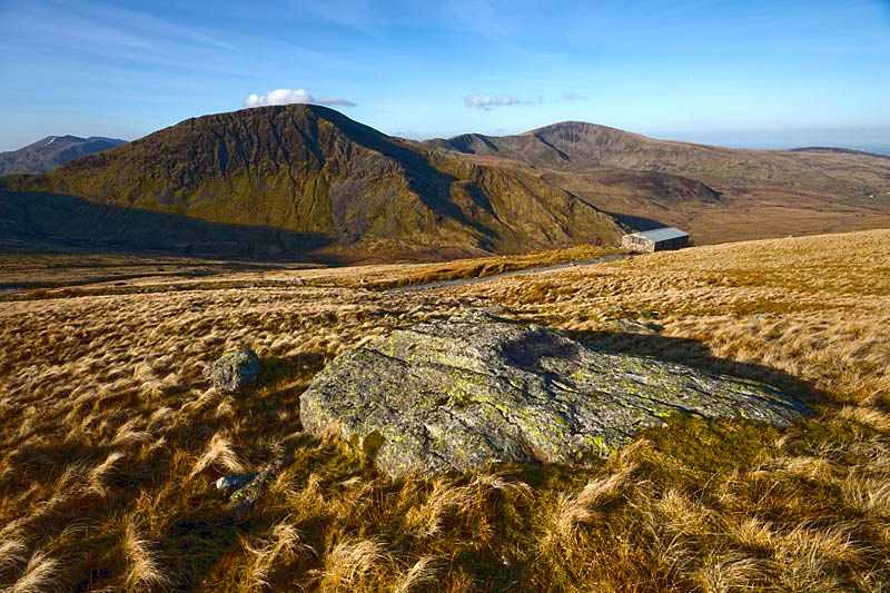 moel-eilio-a-valley-with-mountain-spurs-and-river-leads-to-the-peak-of-moel-eilio-snowdonia-national