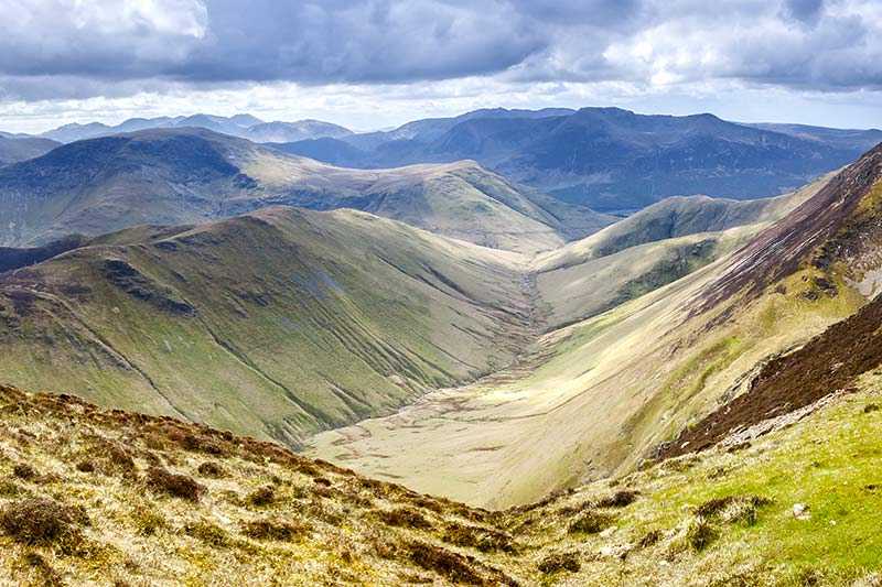 coledale-valley-a-popular-walking-route-amongst-fell-walkers-in-the-english-lake-district_1