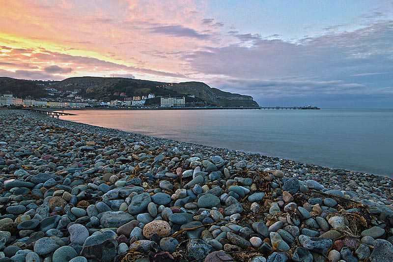 llandudno-beach-sunrise-over-llandudno-pier-llandudno-north-wales