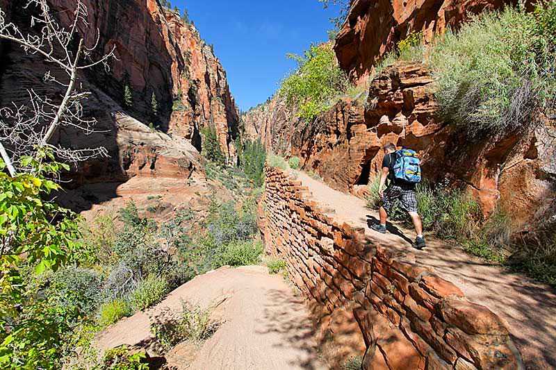 zion-national-park-hiking-on-angels-landing-trail