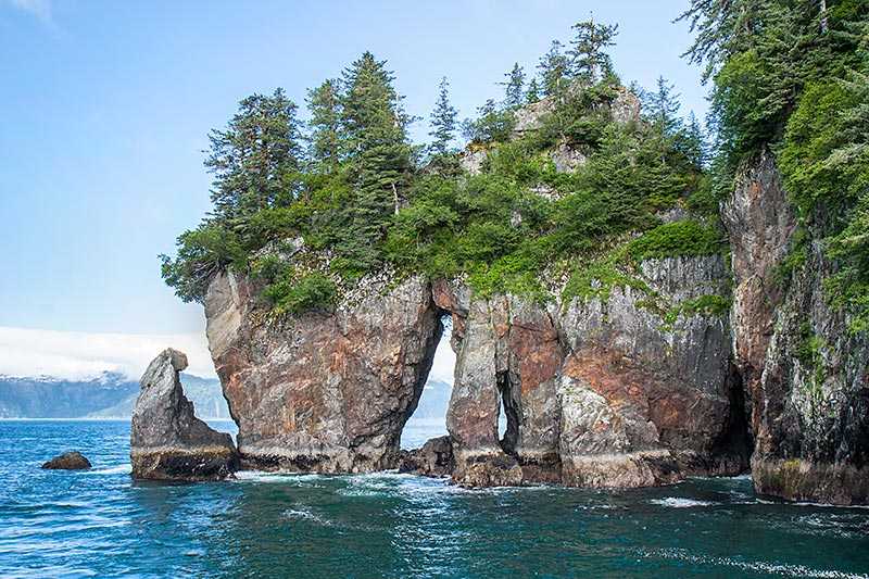 kenai-fjords-national-park-window-rock-is-an-extremely-unusual-natural-rock-formation-in-kenai