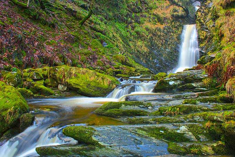 pistyll-rhaeadr-pistyll-rhaeadr-the-largest-waterfall-in-wales-it-has-fast-moving-water-with-a-high