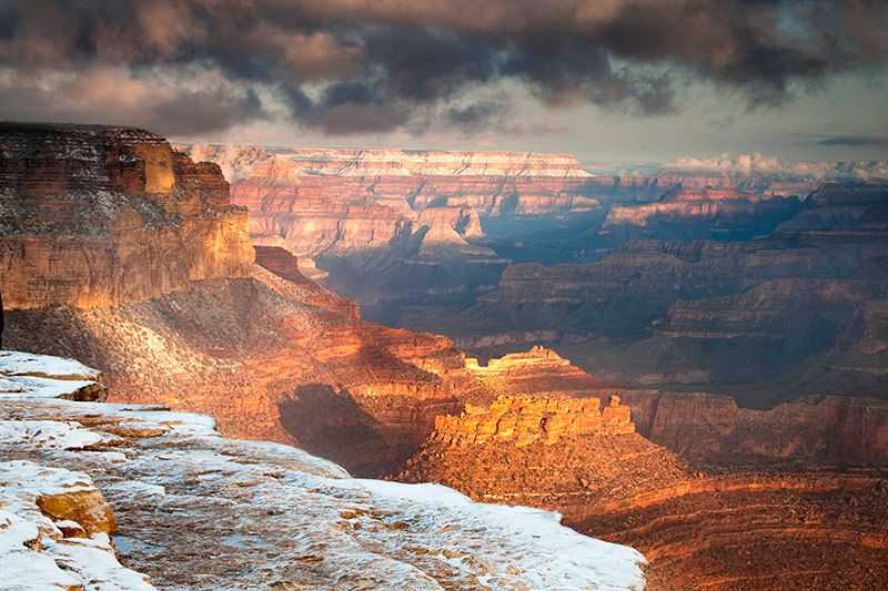 grand-canyon-national-park-yavapai-point-at-sunrise-with-snow-on-the-ground