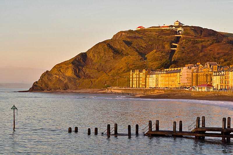 harbour-aberystwyth-beach-the-seaside-resort-of-aberystwyth-at-sunset-overlooked-by-constitution