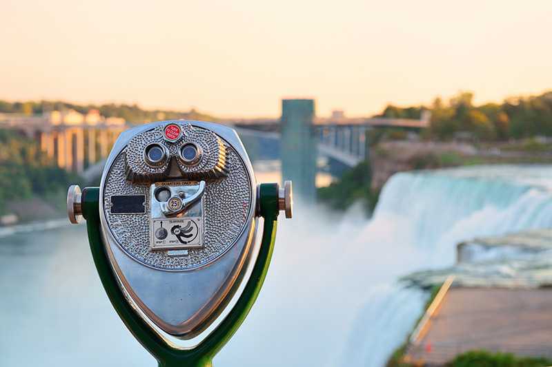 american-falls-part-of-niagara-falls-binocular-overlook-american-falls-in-the-morning