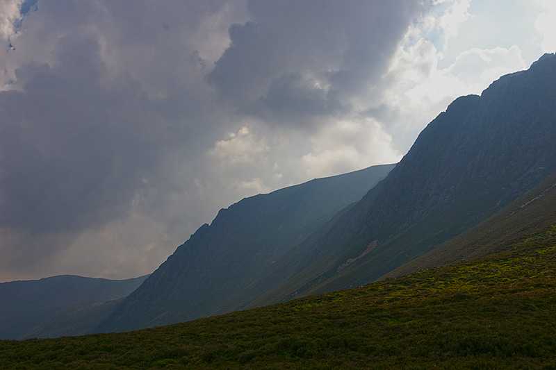 sgor-gaoith-cainrgorms-plateau-south-of-braeriach-looking-toward-sgor-gaoith