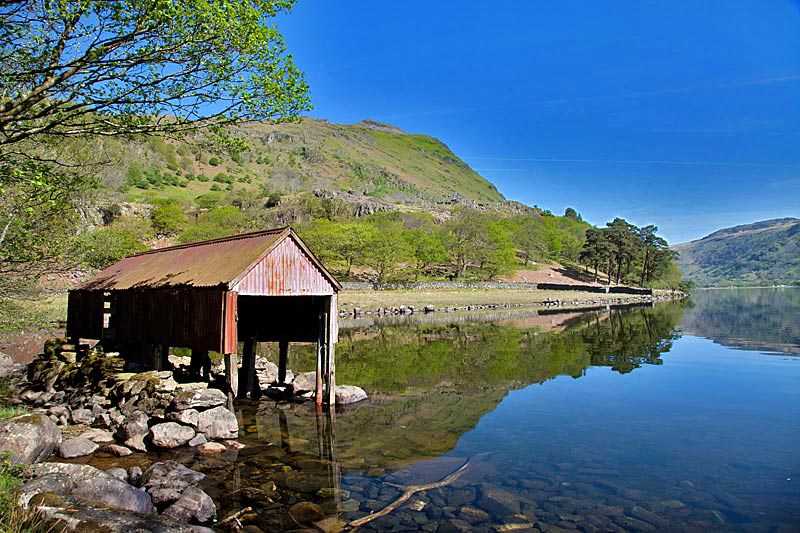 llyn-gwynant-llyn-gwynant-lake-reflections-in-the-heart-of-snowdonia-national-park-north-wales_0