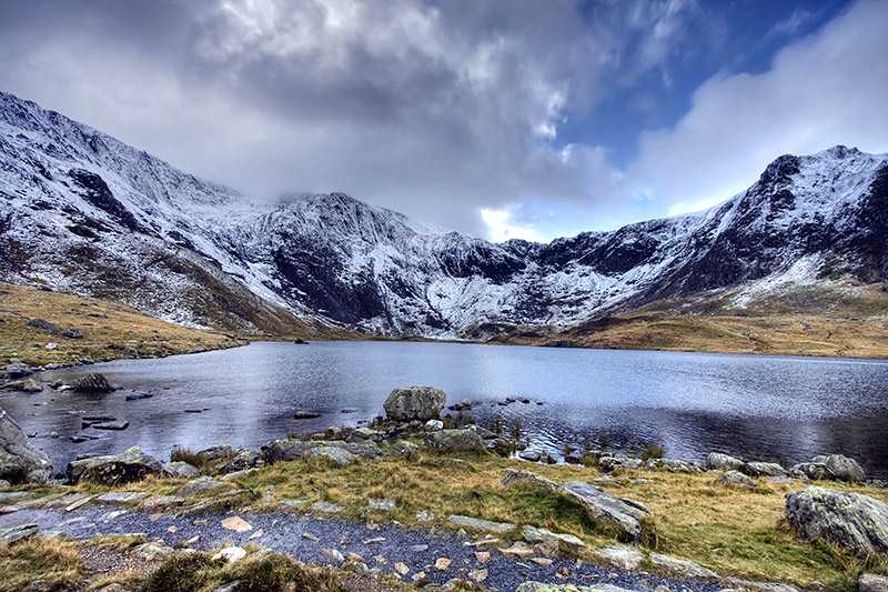 snowdonia-national-park-llyn-idwal-in-wintertime-snowdonia-national-park